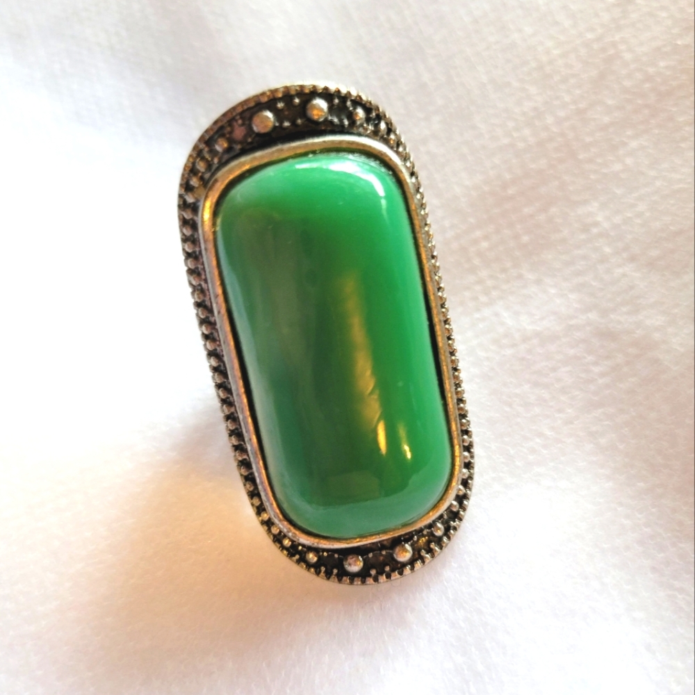 🛍 CLEARANCE 🛍 Vintage Elegant Green Stone Silver Ring